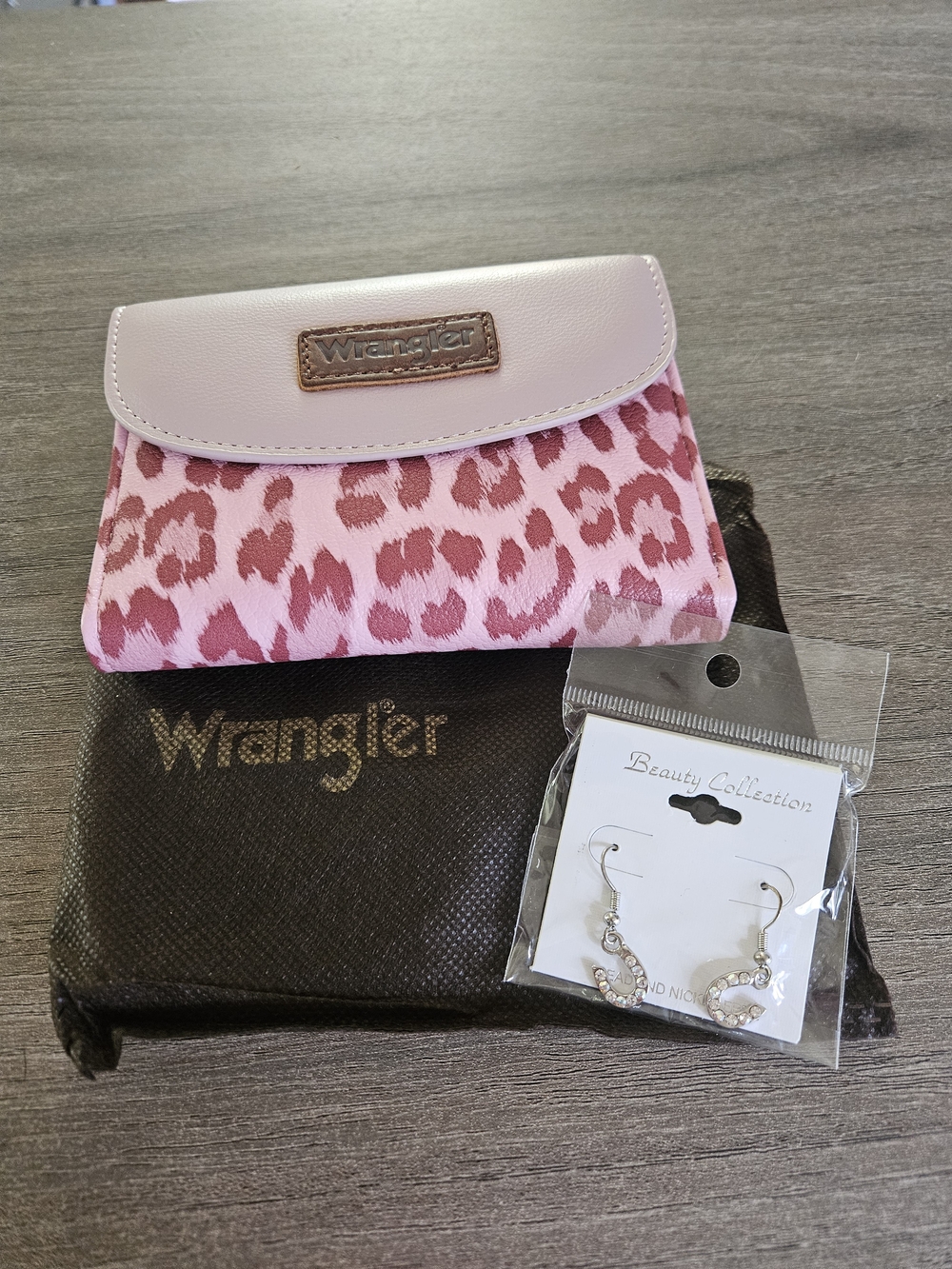 Wrangler Pink Leopard Print Women's Clutch Wallet With Fashion Earrings-NWT